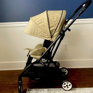 Never used, brand new with box compact Cybex Eezy S Twist 2 (retails for 400!)